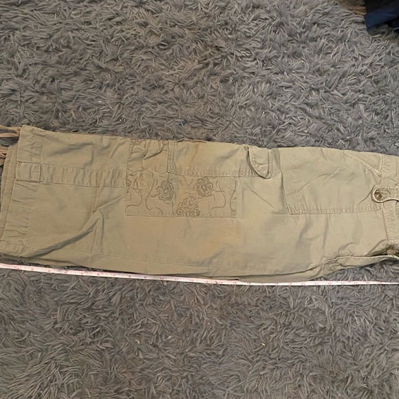 Apt 9 Tan/Camel green cargo capri - Picture 3 of 11